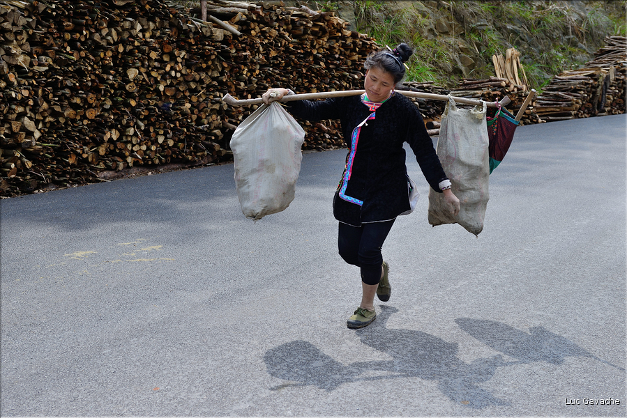 Dans les rues et ruelles du village Dong de Xiaohuang. (6)