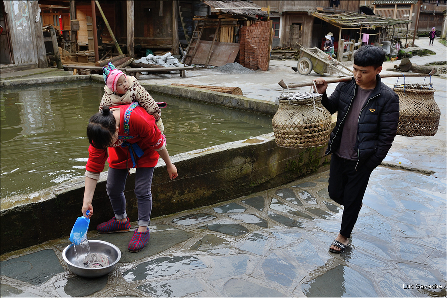 Dans les rues et ruelles du village Dong de Xiaohuang. (51)