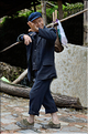 Personnes revenant ou se rendant dans les jardins du village de Xiaohuang. (16)