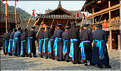 ..., le tout au son du lusheng, instrument à vent traditionnel en bambou. Langde. (8)