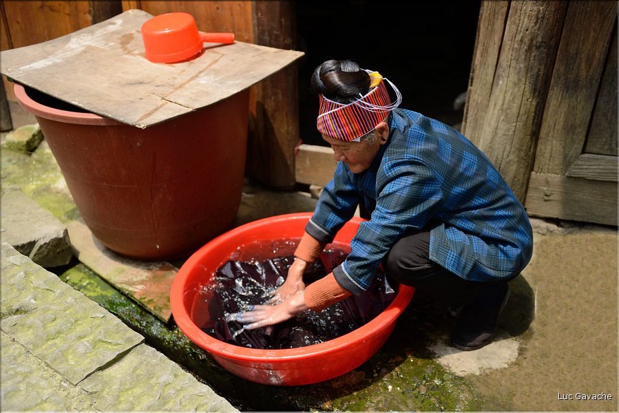 Préparation d'un tissus indigo au village de Chang-tan. (1)
