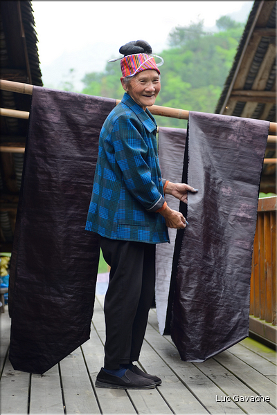 Préparation d'un tissus indigo au village de Chang-tan. (4)