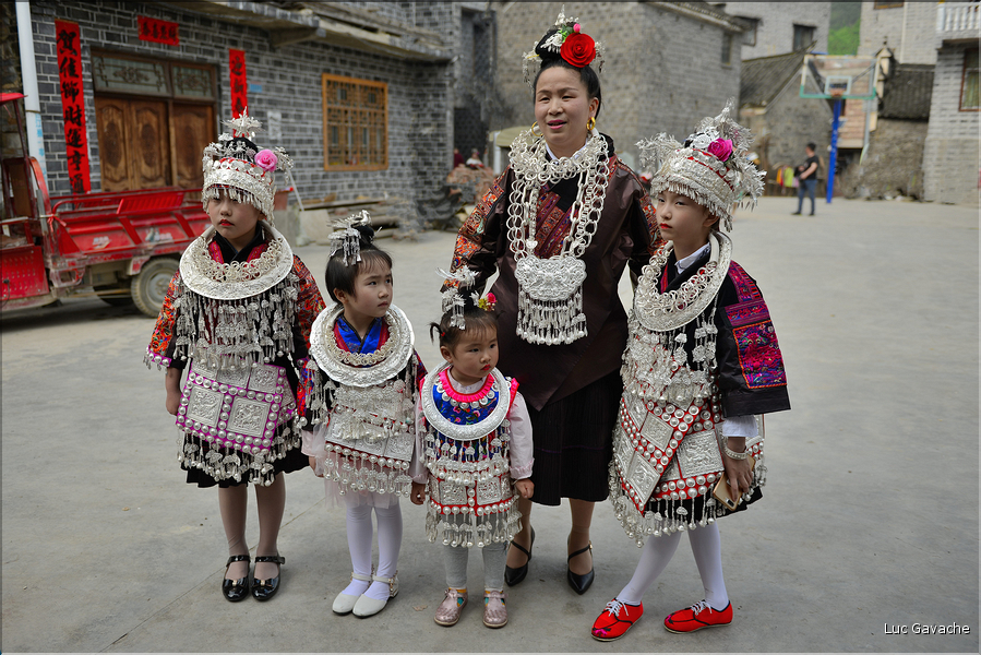Certains en profitent pour faire des photos de famille (Pianzhai). (1)