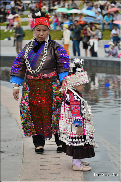 Ensuite, tout le monde va se réunir sur la grande place du village de Pianzhai (Shidong). (9)