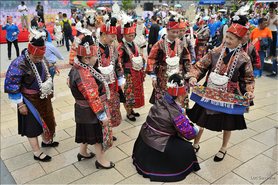Ensuite, tout le monde va se réunir sur la grande place du village de Pianzhai (Shidong). (33)