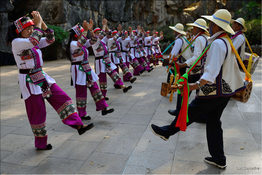 Jour de fête et costumes traditionnels à Shilin. (17)