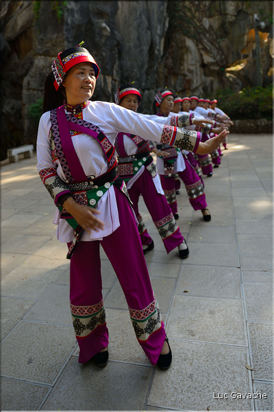 Jour de fête et costumes traditionnels à Shilin. (18)