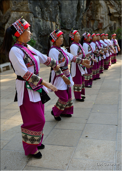 Jour de fête et costumes traditionnels à Shilin. (19)