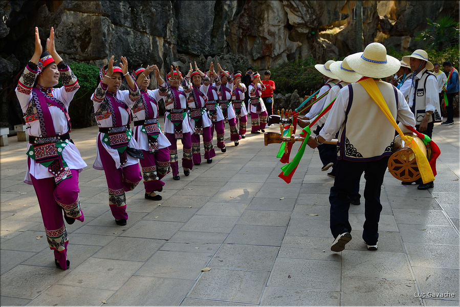 Jour de fête et costumes traditionnels à Shilin. (22)