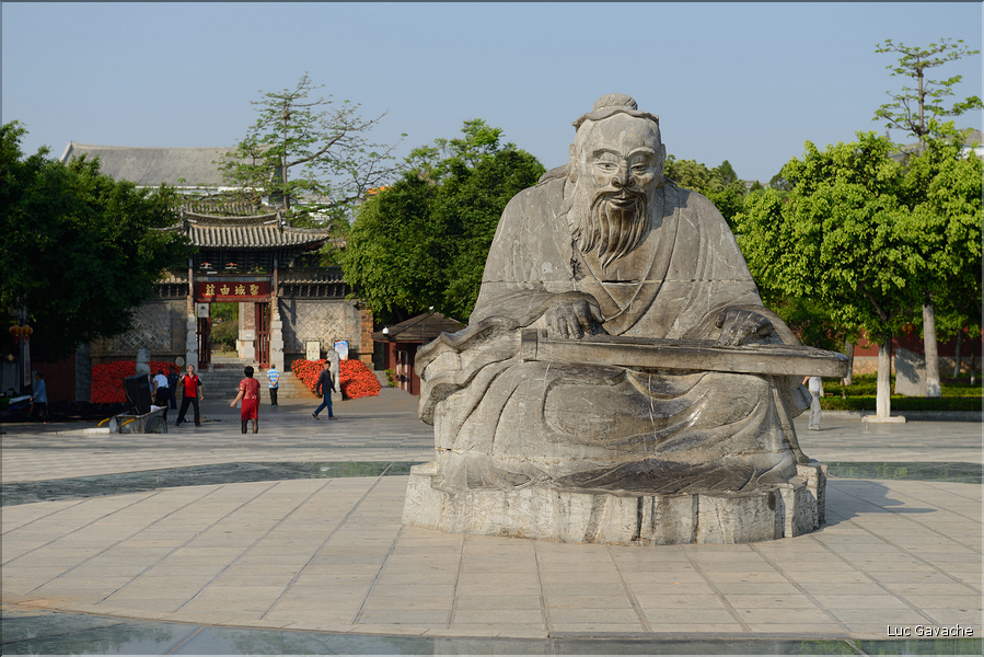 Le deuxième plus grand temple de Confucius en Chine, se trouve à Jianshui. (1)