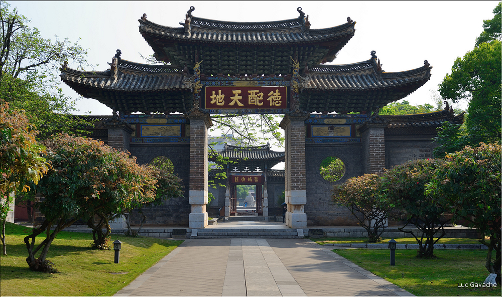 Le deuxième plus grand temple de Confucius en Chine, se trouve à Jianshui. (4)