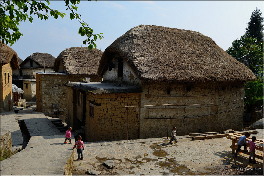 Toujours dans la région de Yuanyang, le village d'Azheke, peuplé de l'ethnie Hani, est l'un des plus authentique de la région. (3)