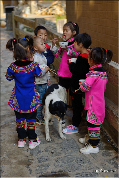 Toujours dans la région de Yuanyang, le village d'Azheke, peuplé de l'ethnie Hani, est l'un des plus authentique de la région. (46)