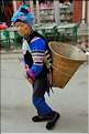 Le marché de Shengcun, dans la région de Yuanyang, est fréquenté par des ethnies hautes en couleurs comme les Yi et les Hani. (22)