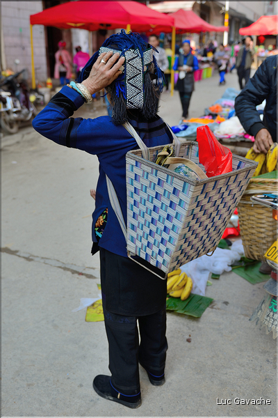 Le marché de Shengcun, dans la région de Yuanyang, est fréquenté par des ethnies hautes en couleurs comme les Yi et les Hani. (25)