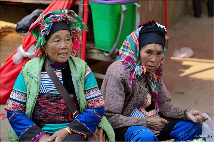 Le marché de Shengcun, dans la région de Yuanyang, est fréquenté par des ethnies hautes en couleurs comme les Yi et les Hani. (51)