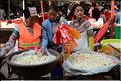 Le marché de Shengcun, dans la région de Yuanyang, est fréquenté par des ethnies hautes en couleurs comme les Yi et les Hani. (53)