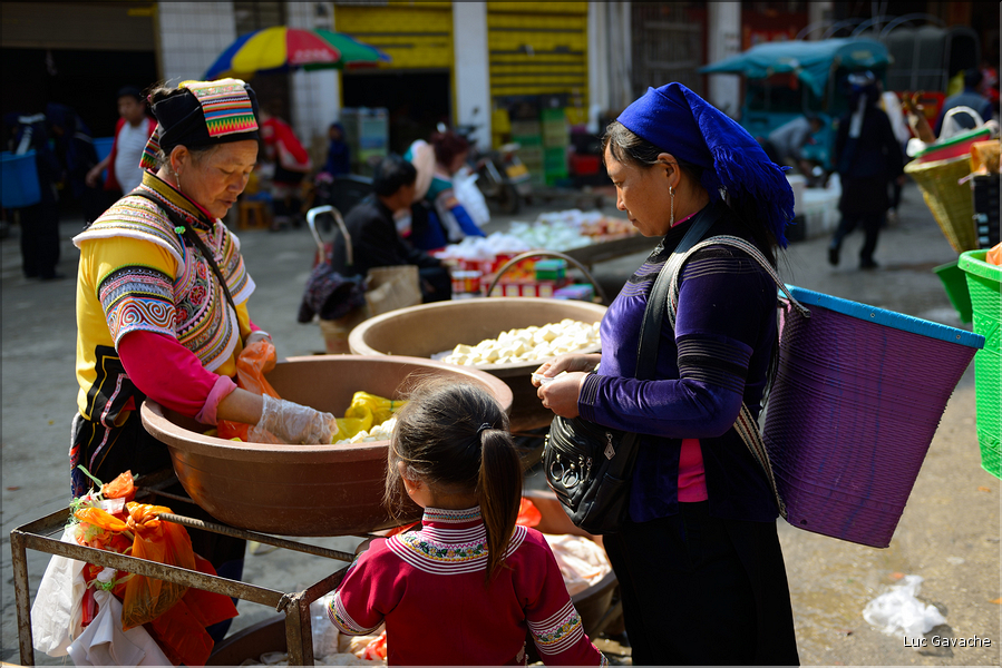 Le marché de Shengcun, dans la région de Yuanyang, est fréquenté par des ethnies hautes en couleurs comme les Yi et les Hani. (57)