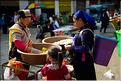 Le marché de Shengcun, dans la région de Yuanyang, est fréquenté par des ethnies hautes en couleurs comme les Yi et les Hani. (57)