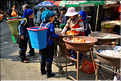 Le marché de Shengcun, dans la région de Yuanyang, est fréquenté par des ethnies hautes en couleurs comme les Yi et les Hani. (59)