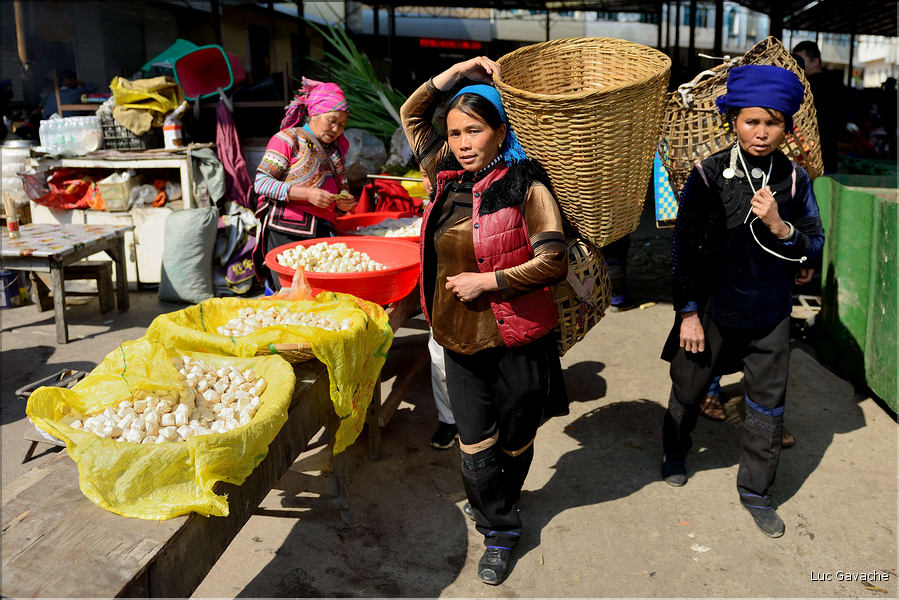 Le marché de Shengcun, dans la région de Yuanyang, est fréquenté par des ethnies hautes en couleurs comme les Yi et les Hani. (68)