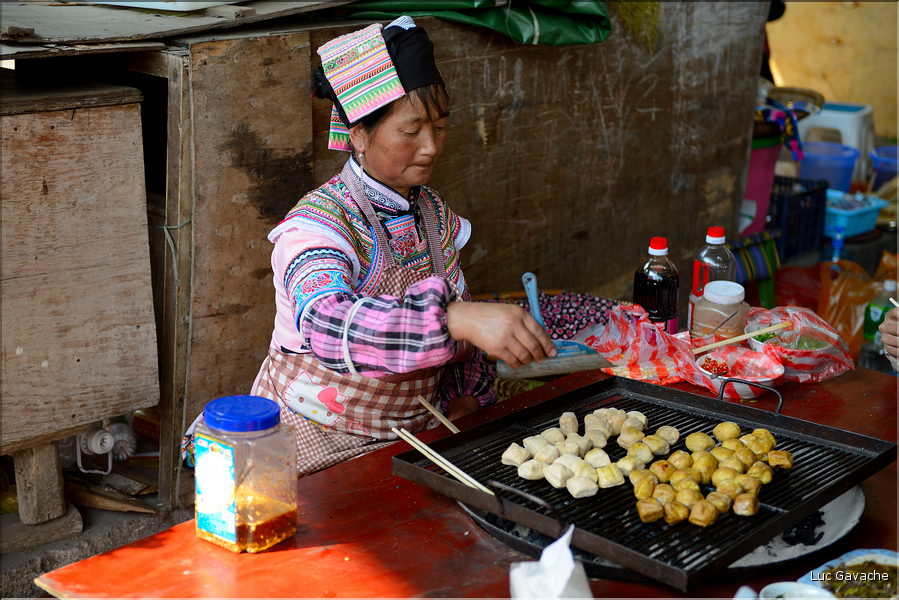 Le marché de Shengcun, dans la région de Yuanyang, est fréquenté par des ethnies hautes en couleurs comme les Yi et les Hani. (70)