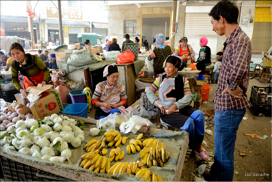 Le marché de Shengcun, dans la région de Yuanyang, est fréquenté par des ethnies hautes en couleurs comme les Yi et les Hani. (74)