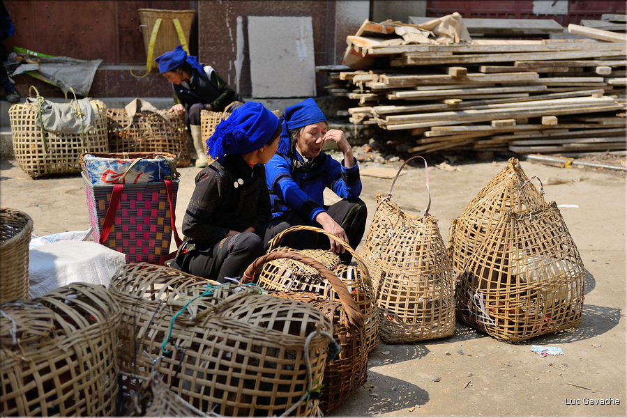 Le marché de Shengcun, dans la région de Yuanyang, est fréquenté par des ethnies hautes en couleurs comme les Yi et les Hani. (102)