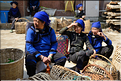 Le marché de Shengcun, dans la région de Yuanyang, est fréquenté par des ethnies hautes en couleurs comme les Yi et les Hani. (104)