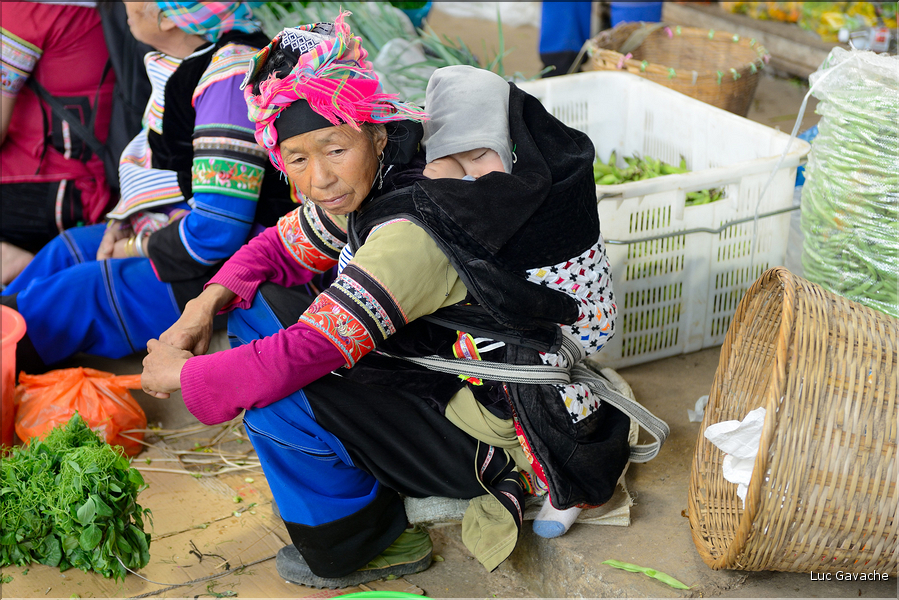 Le marché de Shengcun, dans la région de Yuanyang, est fréquenté par des ethnies hautes en couleurs comme les Yi et les Hani. (113)