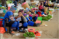 Le marché de Shengcun, dans la région de Yuanyang, est fréquenté par des ethnies hautes en couleurs comme les Yi et les Hani. (117)
