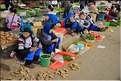 Le marché de Shengcun, dans la région de Yuanyang, est fréquenté par des ethnies hautes en couleurs comme les Yi et les Hani. (119)