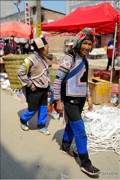 Le marché de Shengcun, dans la région de Yuanyang, est fréquenté par des ethnies hautes en couleurs comme les Yi et les Hani. (122)