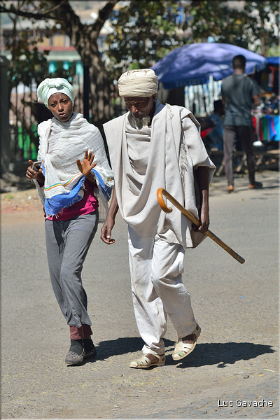 Dans les rues animées de Gondar. (24)