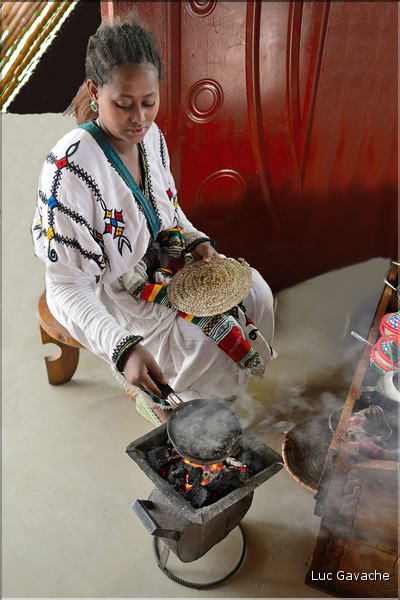 Torréfaction du café éthiopien à Gondar. (1)