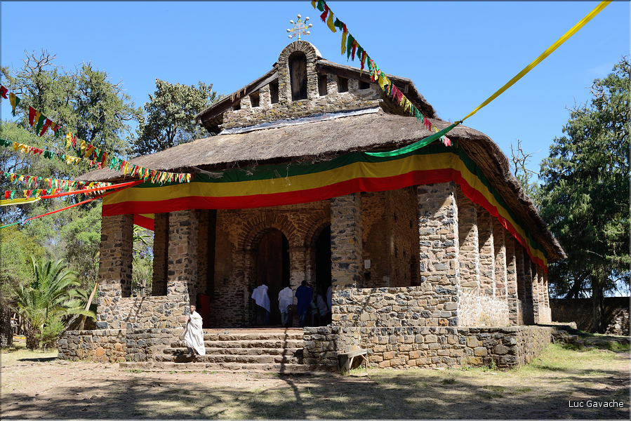 L'église Debré Berhan Sélassié fut édifiée dans sa première version à la fin du XVII ème siècle. (4)