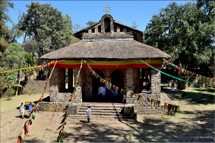 L'église Debré Berhan Sélassié fut édifiée dans sa première version à la fin du XVII ème siècle. (5)