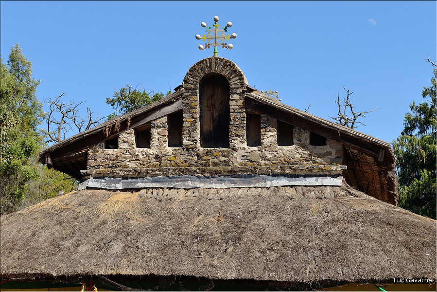 L'église Debré Berhan Sélassié fut édifiée dans sa première version à la fin du XVII ème siècle. (6)