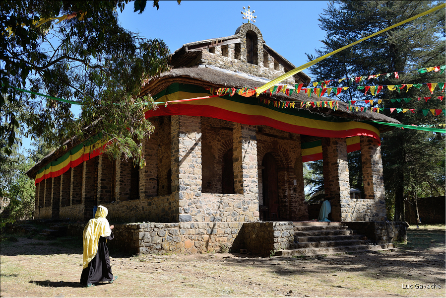 L'église Debré Berhan Sélassié fut édifiée dans sa première version à la fin du XVII ème siècle. (7)