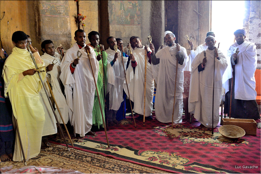 Les Éthiopiens sont de confession orthodoxe, alors que christianisme est arrivé au IV ème siècle dans le pays. (17)