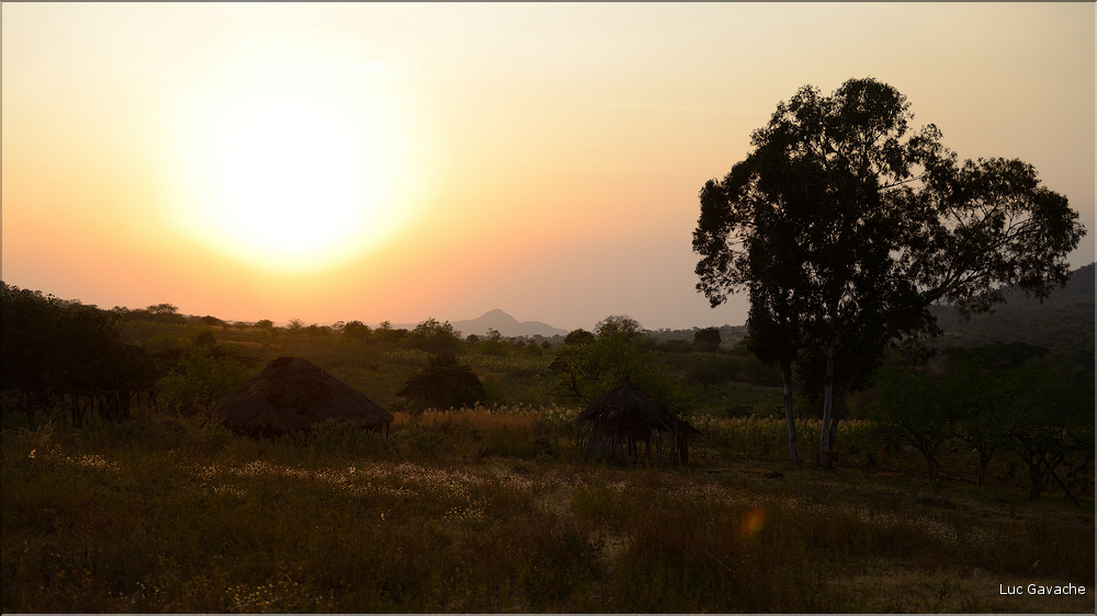 Coucher de soleil chez les Banna. (1)