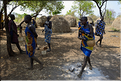 Les Mursi sont semi-nomades et vivent le long du fleuve Omo à la périphérie du parc Mago près de Jinka. (26)