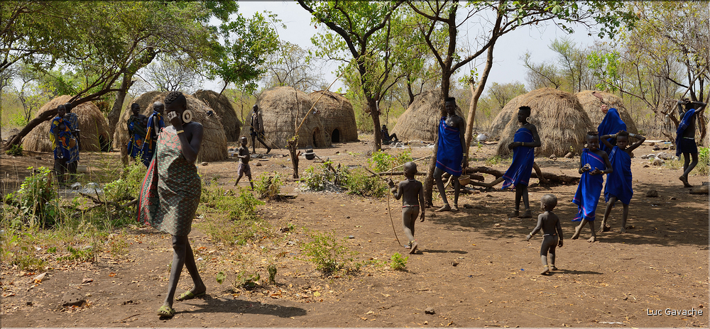 Les Mursi ne sont pas très nombreux puisqu'on en recense moins de 10.000 individus. (1)