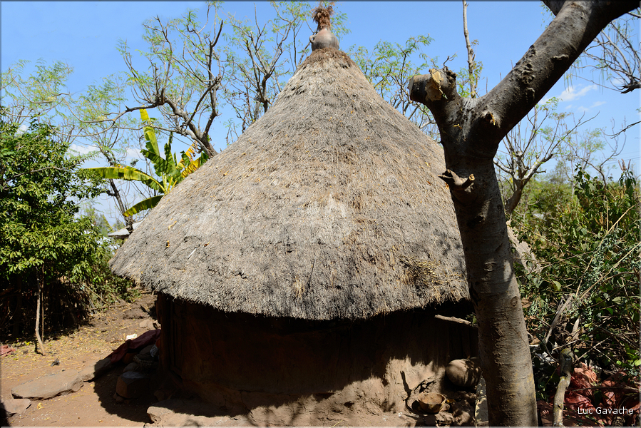 Le village de Gamolé est peuplé de l'ethnie Konso. (3)