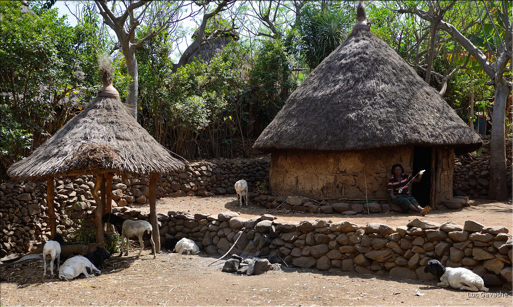Le village de Gamolé est peuplé de l'ethnie Konso. (14)