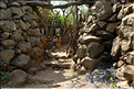 Les villages Konso sont entourés de plusieurs fortifications concentrique en pierres. (1)