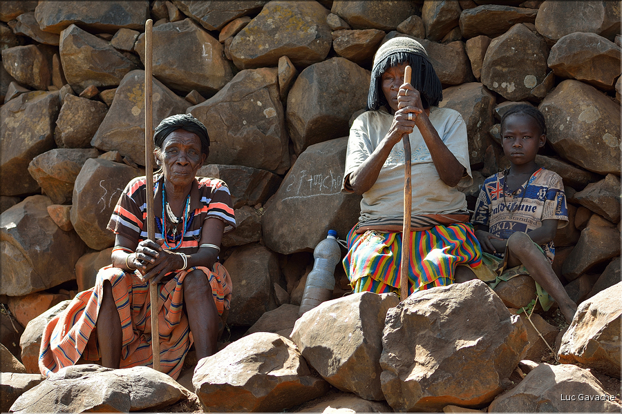 Les villages Konso sont entourés de plusieurs fortifications concentrique en pierres. (7)
