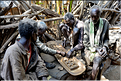 Les moras sont construits tous les 18 ans pour chaque génération. Ces pôles occupent une place importante dans la vie sociale des Konso. (5)