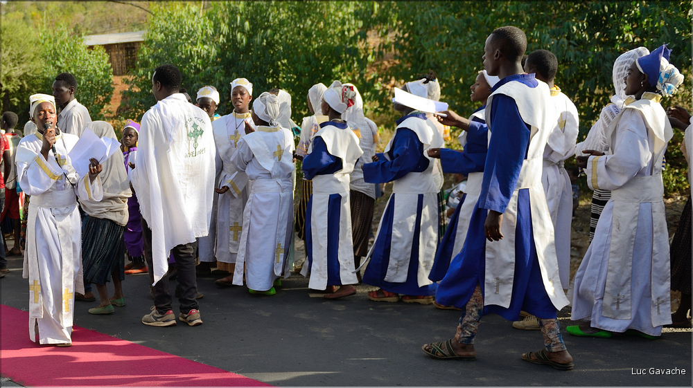 La fête orthodoxe du Timkat se déroule à la mi-janvier et commémore la naissance du Christ. (7)