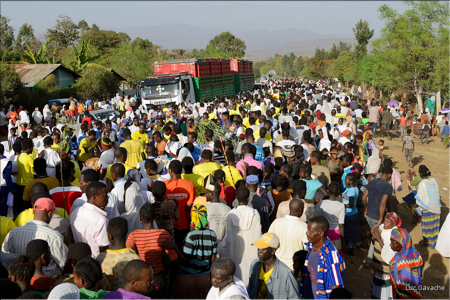 Au cours de l'avancé du cortège, différentes églises le rejoignent. (15)